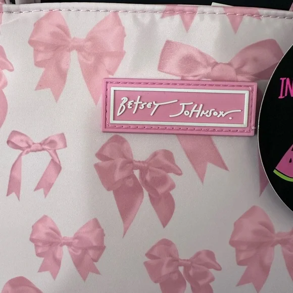 Betsey Johnson Pink and White Insulated Lunch Tote with Bow Pattern - Picture 4 of 9